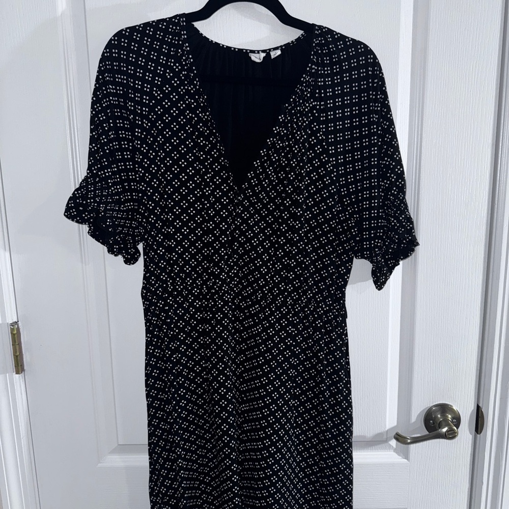 GAP Black and White V-Neck Puff Sleeve Mini Dress